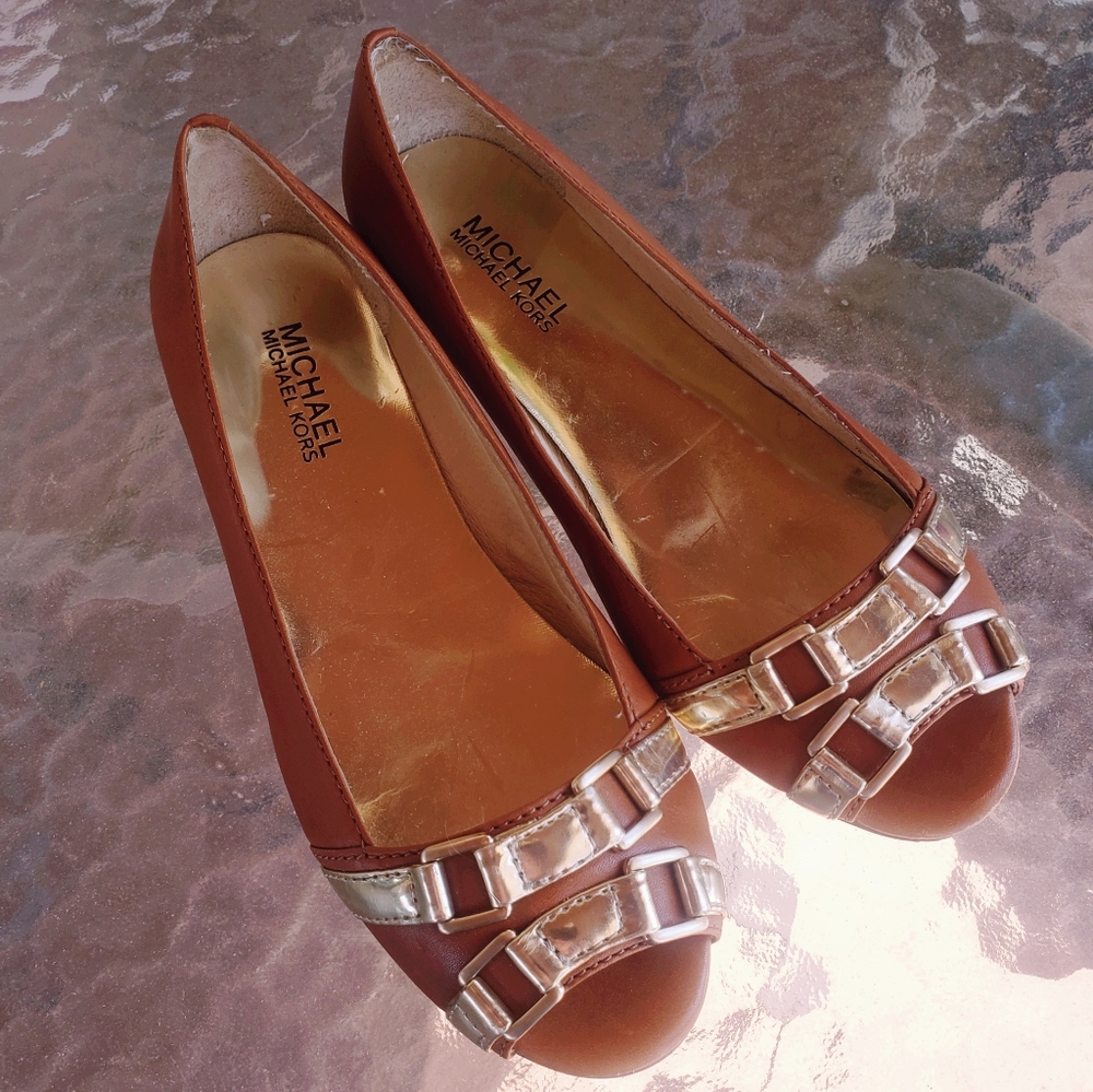 Michael Kors Flats Peep Toe Gold Accent Size 7